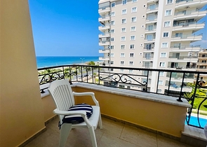 شقة 3+1 مع إطلالة لا تشوبها شائبة على البحر الأبيض المتوسط