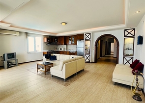 شقة 3+1 مع إطلالة لا تشوبها شائبة على البحر الأبيض المتوسط