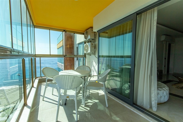 شقة 1+1 في منطقة محمودلار ، على بعد 50 متر من البحر