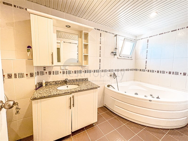 بنتهاوس واسع 4 + 1 مطل على البحر بنتهاوس واسع 4 + 1 مطل على البحر