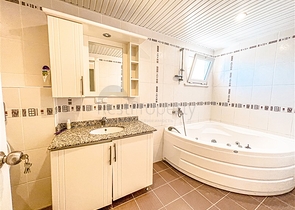 بنتهاوس واسع 4 + 1 مطل على البحر بنتهاوس واسع 4 + 1 مطل على البحر