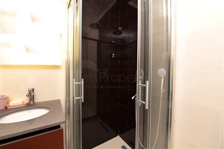 شقة فسيحة 3 + 1 مع مطبخ منفصل