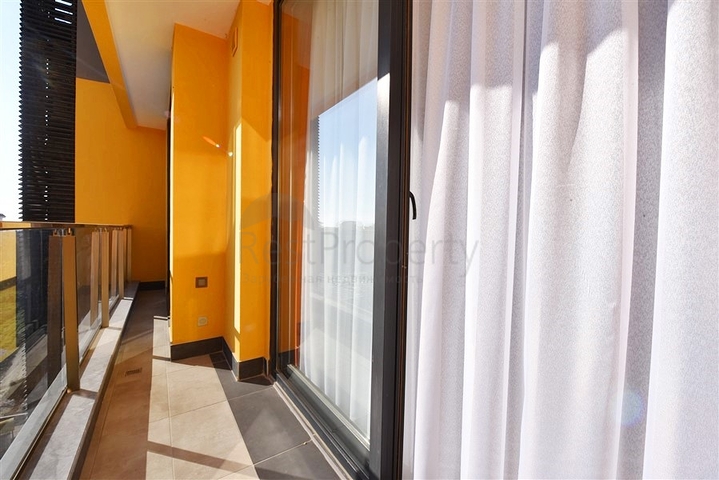 شقة فسيحة 3 + 1 مع مطبخ منفصل