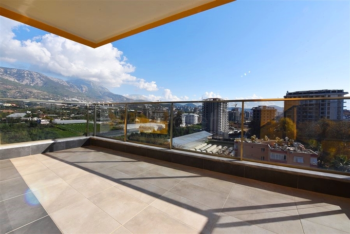 شقة فسيحة 3 + 1 مع مطبخ منفصل