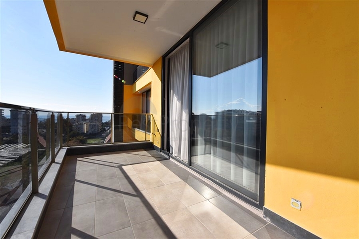 شقة فسيحة 3 + 1 مع مطبخ منفصل