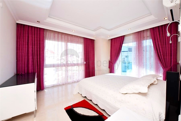 بنتهاوس دوبلكس 4 + 1 في منطقة كستل ، على بعد 20 متر فقط من البحر