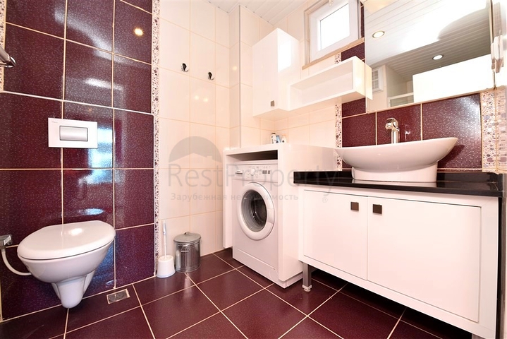 بنتهاوس دوبلكس 4 + 1 في منطقة كستل ، على بعد 20 متر فقط من البحر