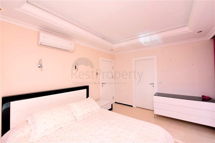 بنتهاوس دوبلكس 4 + 1 في منطقة كستل ، على بعد 20 متر فقط من البحر