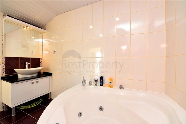 بنتهاوس دوبلكس 4 + 1 في منطقة كستل ، على بعد 20 متر فقط من البحر