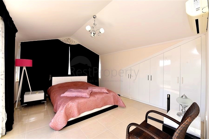 بنتهاوس دوبلكس 4 + 1 في منطقة كستل ، على بعد 20 متر فقط من البحر