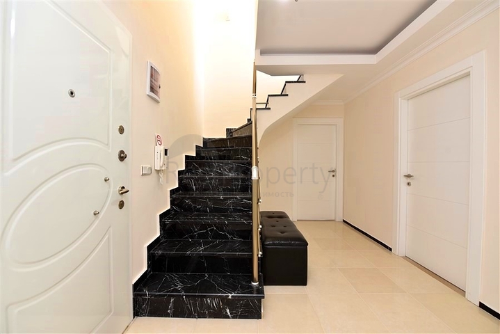 بنتهاوس دوبلكس 4 + 1 في منطقة كستل ، على بعد 20 متر فقط من البحر