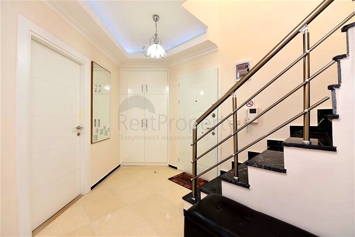 بنتهاوس دوبلكس 4 + 1 في منطقة كستل ، على بعد 20 متر فقط من البحر