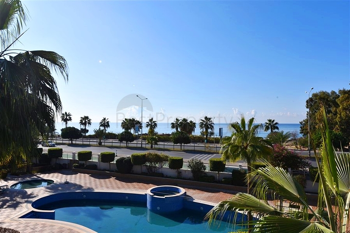 شقة فسيحة بغرفة نوم واحدة على بعد 50 مترا من البحر