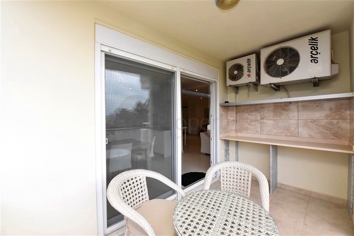 شقة فسيحة ومشرقة 3 + 1 من المالك في حي أفسالار