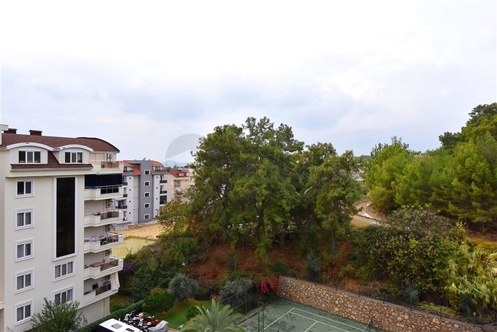 شقة فسيحة ومشرقة 3 + 1 من المالك في حي أفسالار