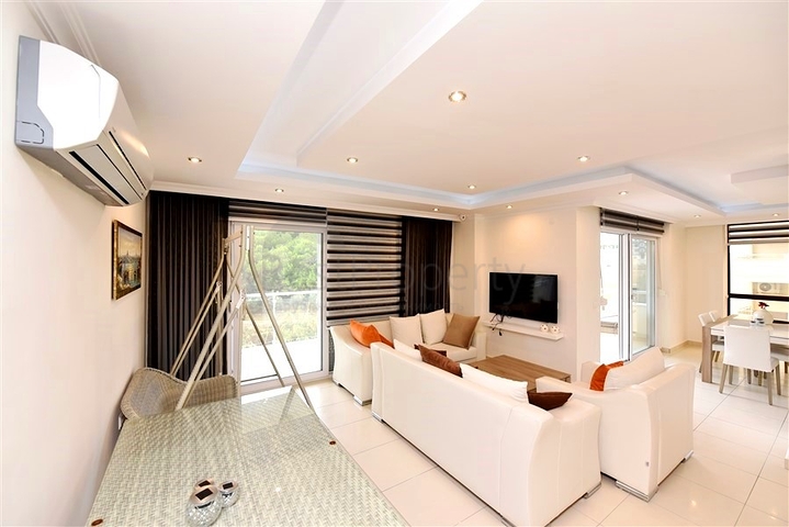 شقة فسيحة ومشرقة 3 + 1 من المالك في حي أفسالار