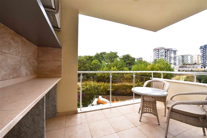 شقة فسيحة ومشرقة 3 + 1 من المالك في حي أفسالار