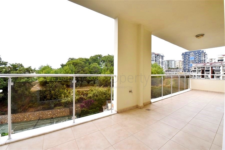 شقة فسيحة ومشرقة 3 + 1 من المالك في حي أفسالار