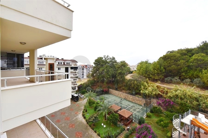 شقة فسيحة ومشرقة 3 + 1 من المالك في حي أفسالار