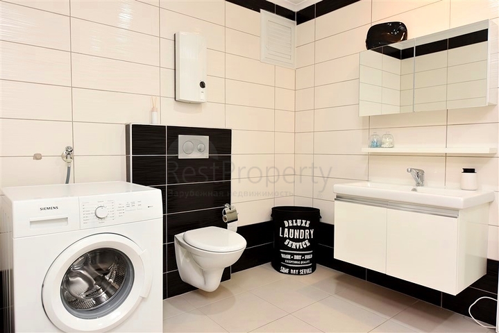 شقة فسيحة ومشرقة 3 + 1 من المالك في حي أفسالار