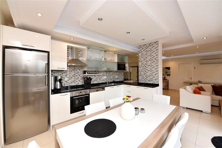 شقة فسيحة ومشرقة 3 + 1 من المالك في حي أفسالار