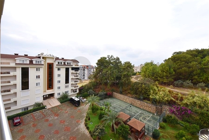 شقة فسيحة ومشرقة 3 + 1 من المالك في حي أفسالار