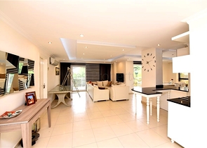 شقة فسيحة ومشرقة 3 + 1 من المالك في حي أفسالار