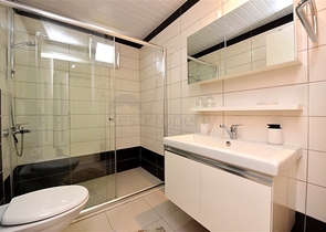 شقة فسيحة ومشرقة 3 + 1 من المالك في حي أفسالار