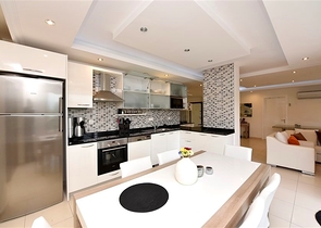 شقة فسيحة ومشرقة 3 + 1 من المالك في حي أفسالار