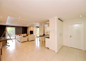 شقة فسيحة ومشرقة 3 + 1 من المالك في حي أفسالار