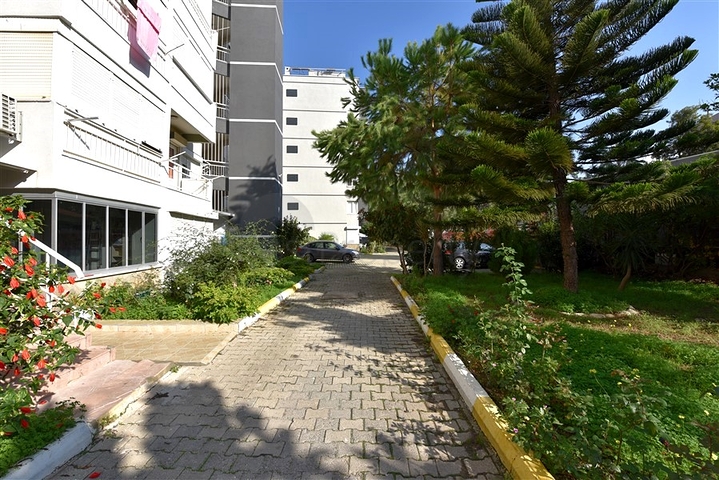 شقة 2 + 1 100 متر من البحر