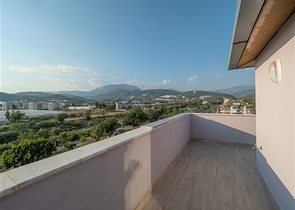 بنتهاوس 4+1 في منطقة دميرتاش الخضراء