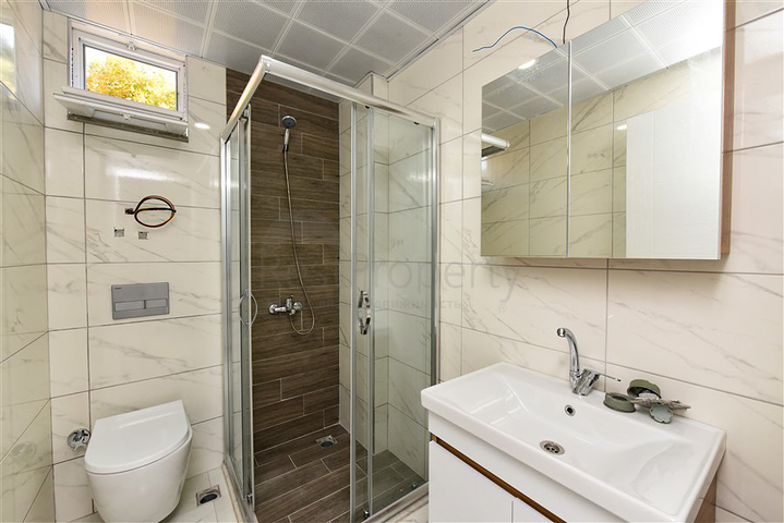 شقة 1+1 في منطقة كوناكلي في مجمع قيد الإنشاء