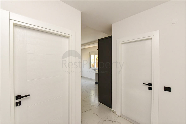 شقة 1+1 في منطقة كوناكلي في مجمع قيد الإنشاء