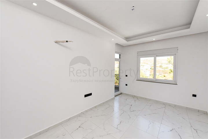 شقة 1+1 في منطقة كوناكلي في مجمع قيد الإنشاء