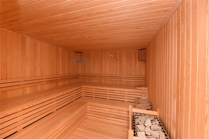 شقة 1+1 في منطقة كوناكلي في مجمع قيد الإنشاء