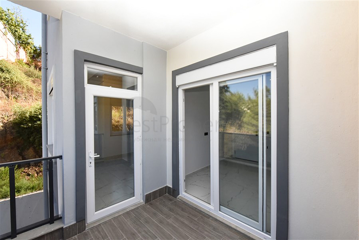 شقة 1+1 في منطقة كوناكلي في مجمع قيد الإنشاء