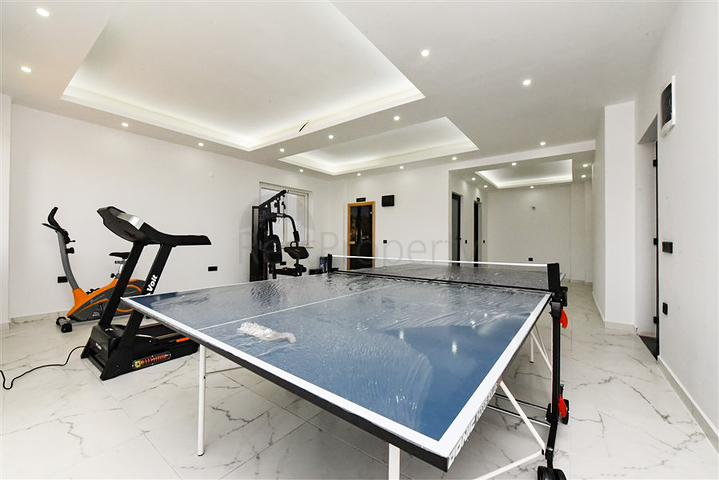 شقة 1+1 في منطقة كوناكلي في مجمع قيد الإنشاء