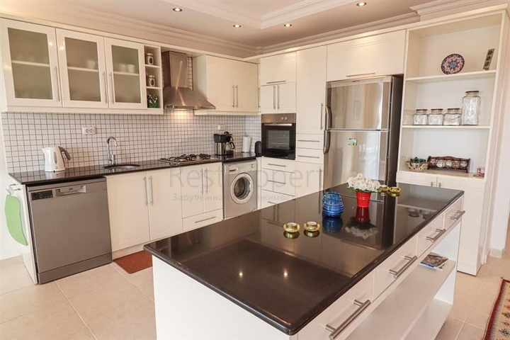 شقة 2+1 في منطقة جيجيلي ، 900 متر من البحر