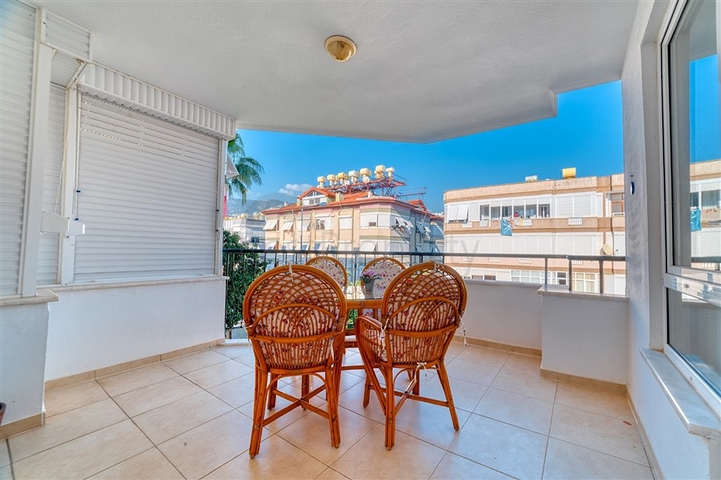 شقة مفروشة بغرفتي نوم في منطقة أوبا