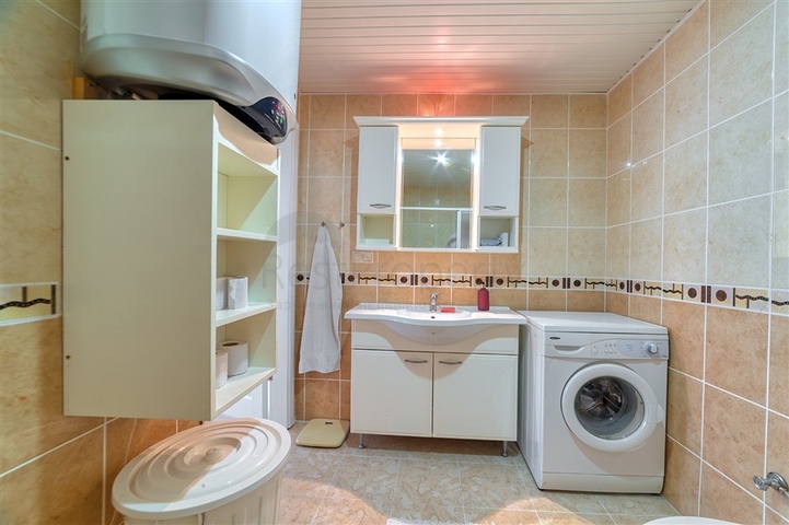 شقة مفروشة بغرفتي نوم في منطقة أوبا