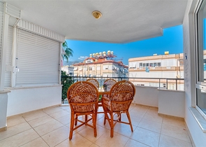 شقة مفروشة بغرفتي نوم في منطقة أوبا