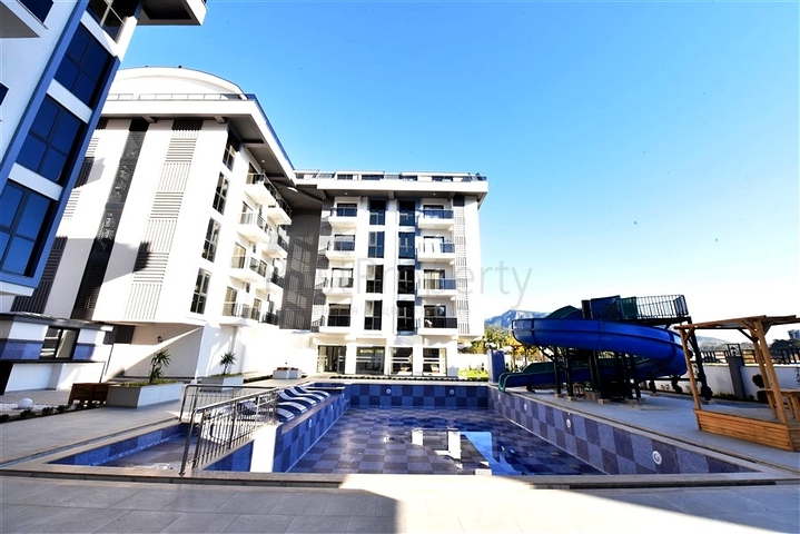 شقة مريحة 1 + 1 في مجمع مع بنية تحتية متنوعة في منطقة أوبا