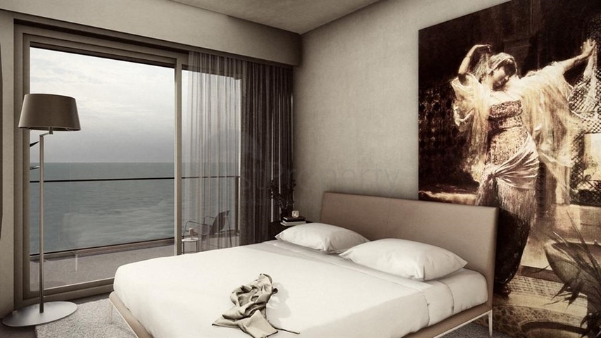 مجمع متميز عند سفح القلعة في ألانيا