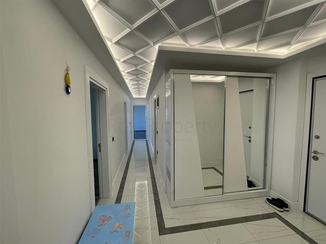 شقة فاخرة 3 + 1 مع مطبخ منفصل في الجزء المركزي من ألانيا