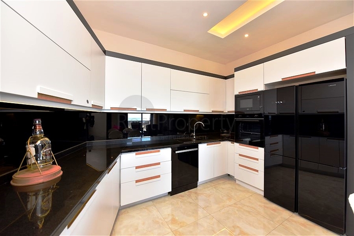 2 + 1 شقة للبيع في وسط ألانيا