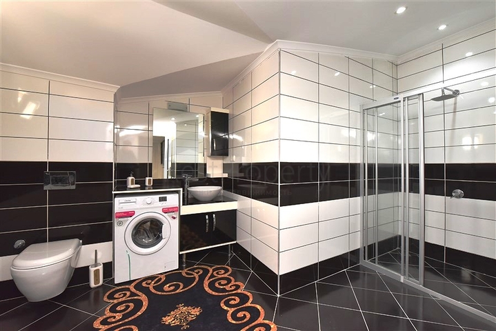 2 + 1 بنتهاوس على كليوباترا