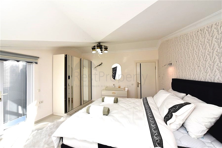 2 + 1 بنتهاوس على كليوباترا