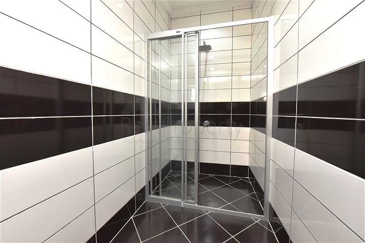 2 + 1 بنتهاوس على كليوباترا