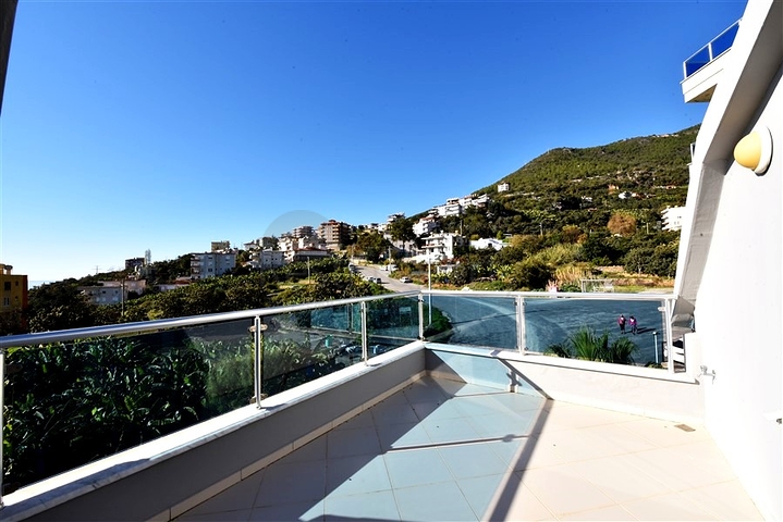 2 + 1 بنتهاوس على كليوباترا